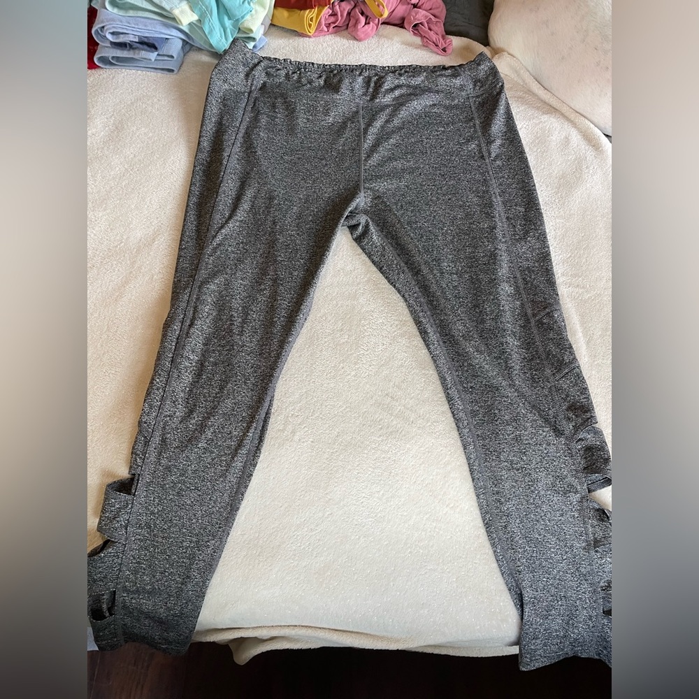 Gray comfy women’s pants. Fits like a 2x